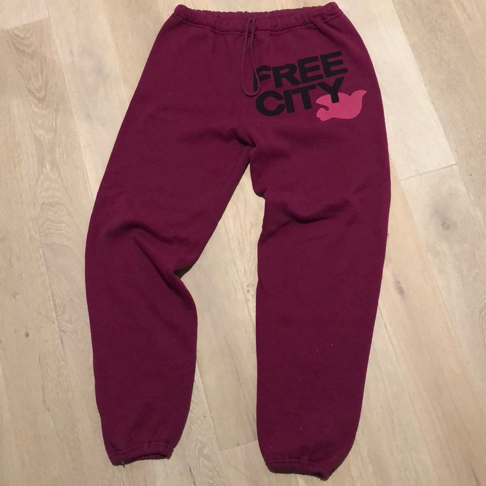Magenta Freecity sweatpants